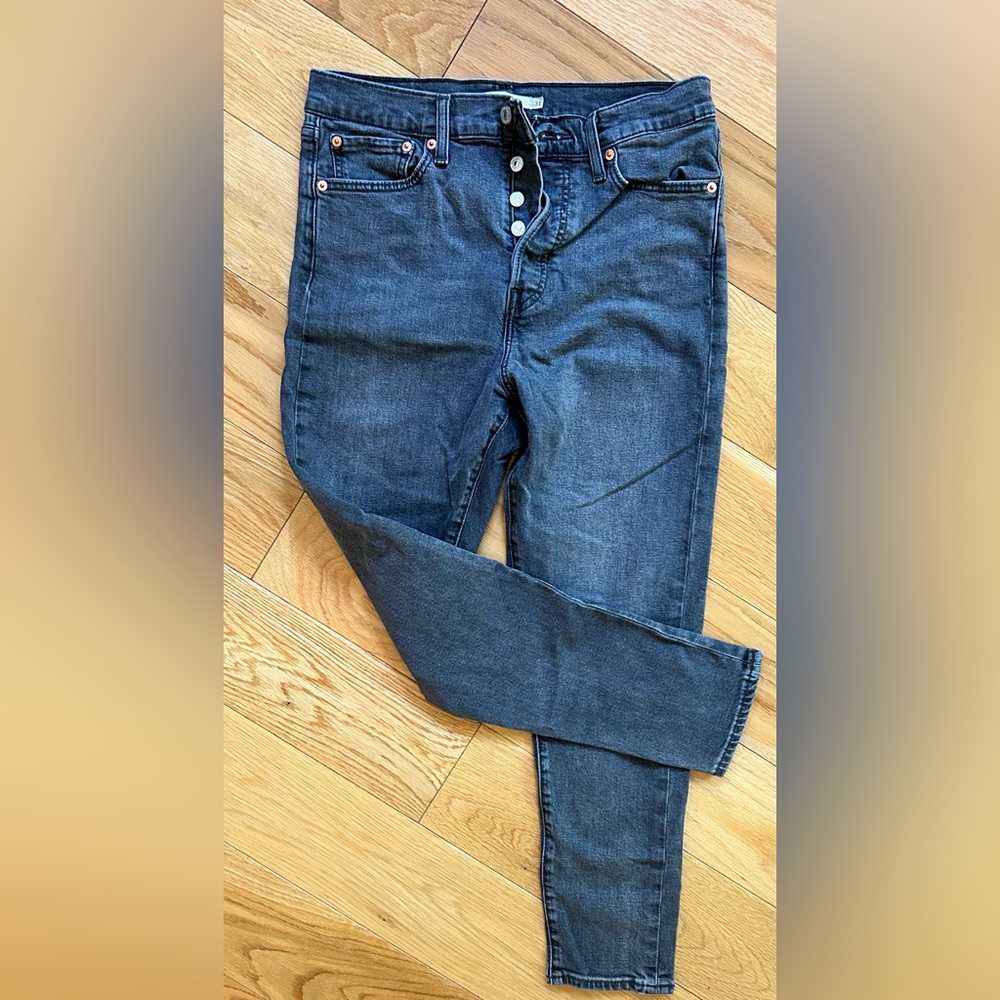 ***SOLD***
Women’s Levi Jeans Bundle - Picture 5 of 9